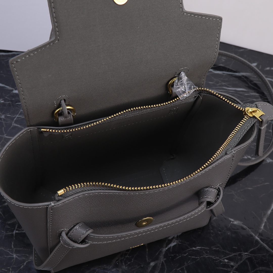 大象灰配盒子！Celine鲶鱼包一直是热门包款，也是Celine的经典之作飞吻R简约大气，自重轻，无论是