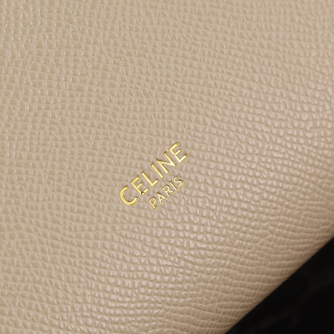 杏色配盒子！Celine鲶鱼包一直是热门包款，也是Celine的经典之作飞吻R简约大气，自重轻，无论是斜