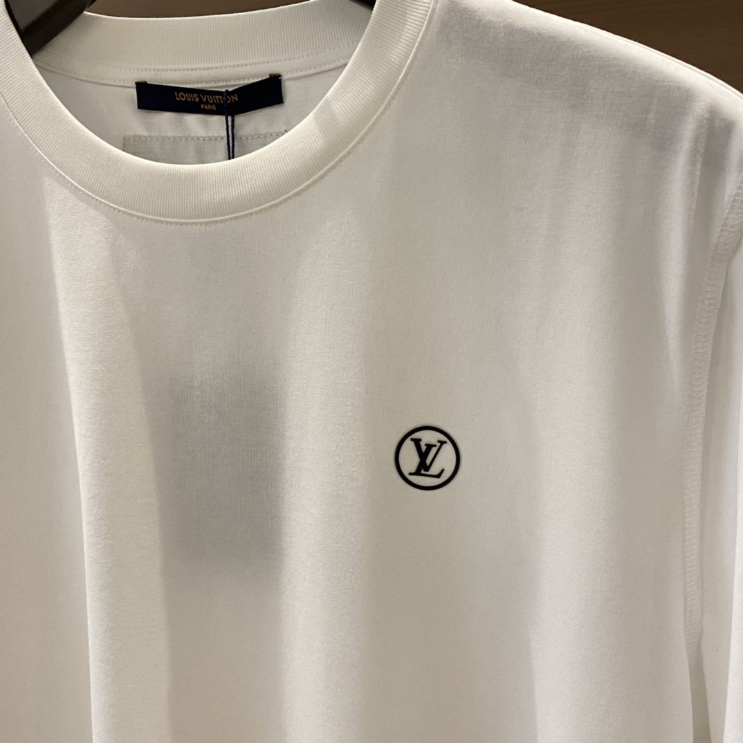 LVLAGRECA印花logo短袖T恤ZG同款胸前饰有高辨识度品牌印花logo休闲又不失华美气息彰显品牌