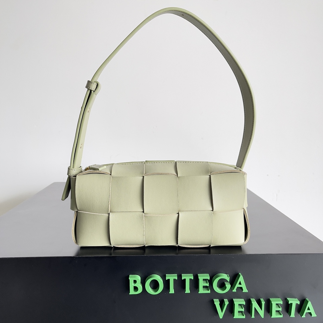 Bottega Veneta BV Cassette Crossbody & Shoulder Bags Weave Sheepskin Fall/Winter Collection Underarm