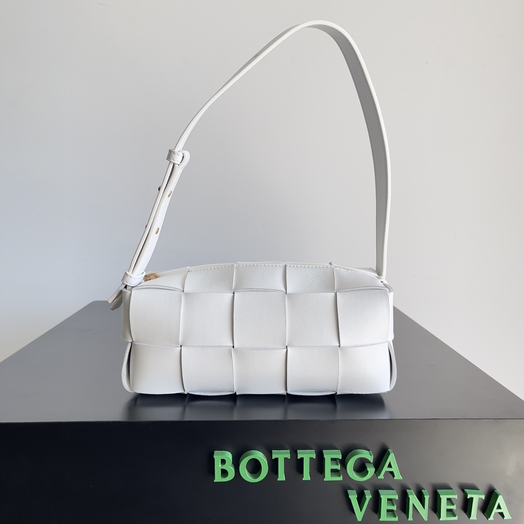 Bottega Veneta BV Cassette Crossbody & Shoulder Bags Weave Sheepskin Fall/Winter Collection Underarm