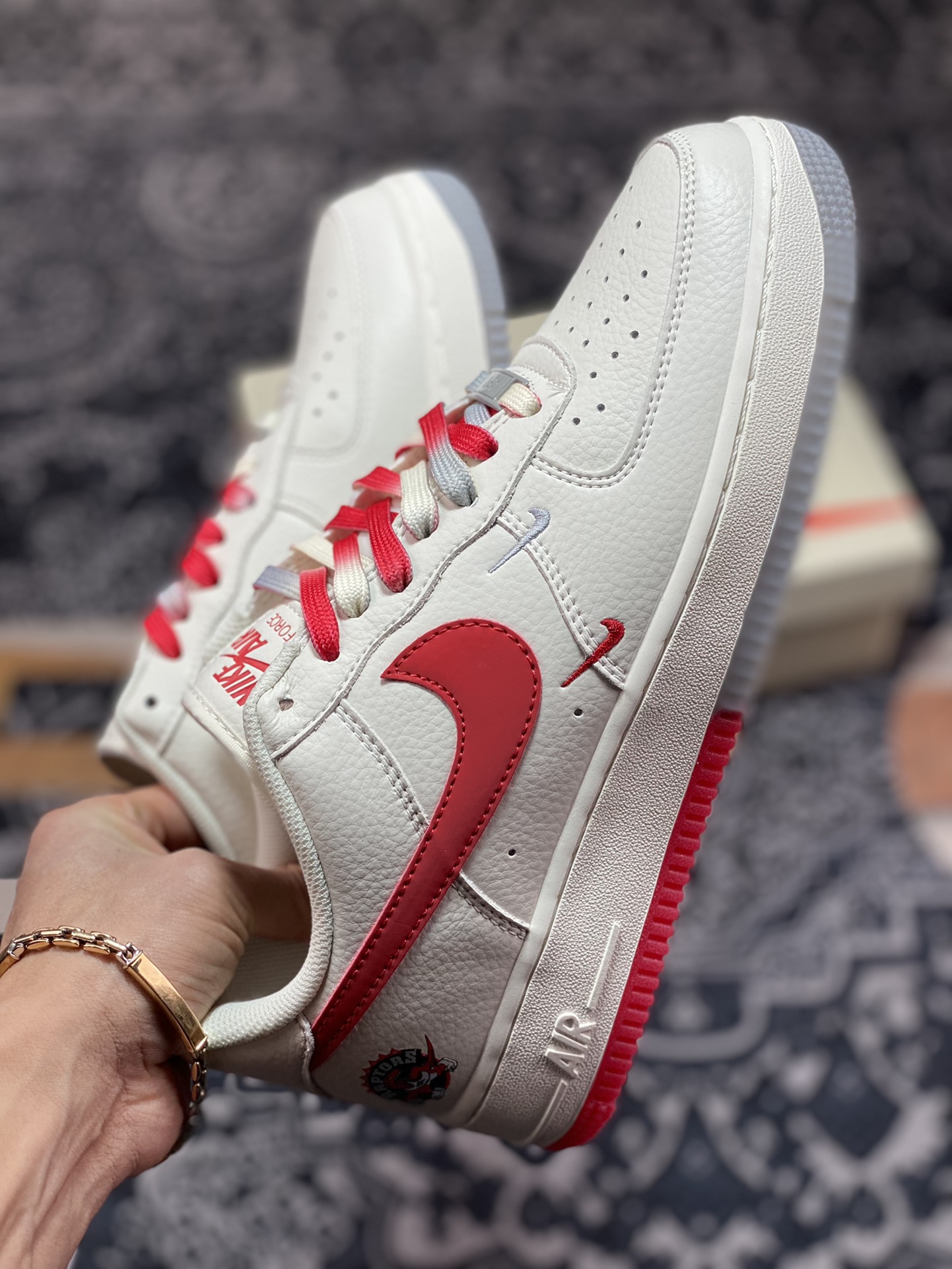 260 Nike Air Force 1’07 QS”Sail/Grey/Red/Toronto Raptors”空军一号CH2608-216