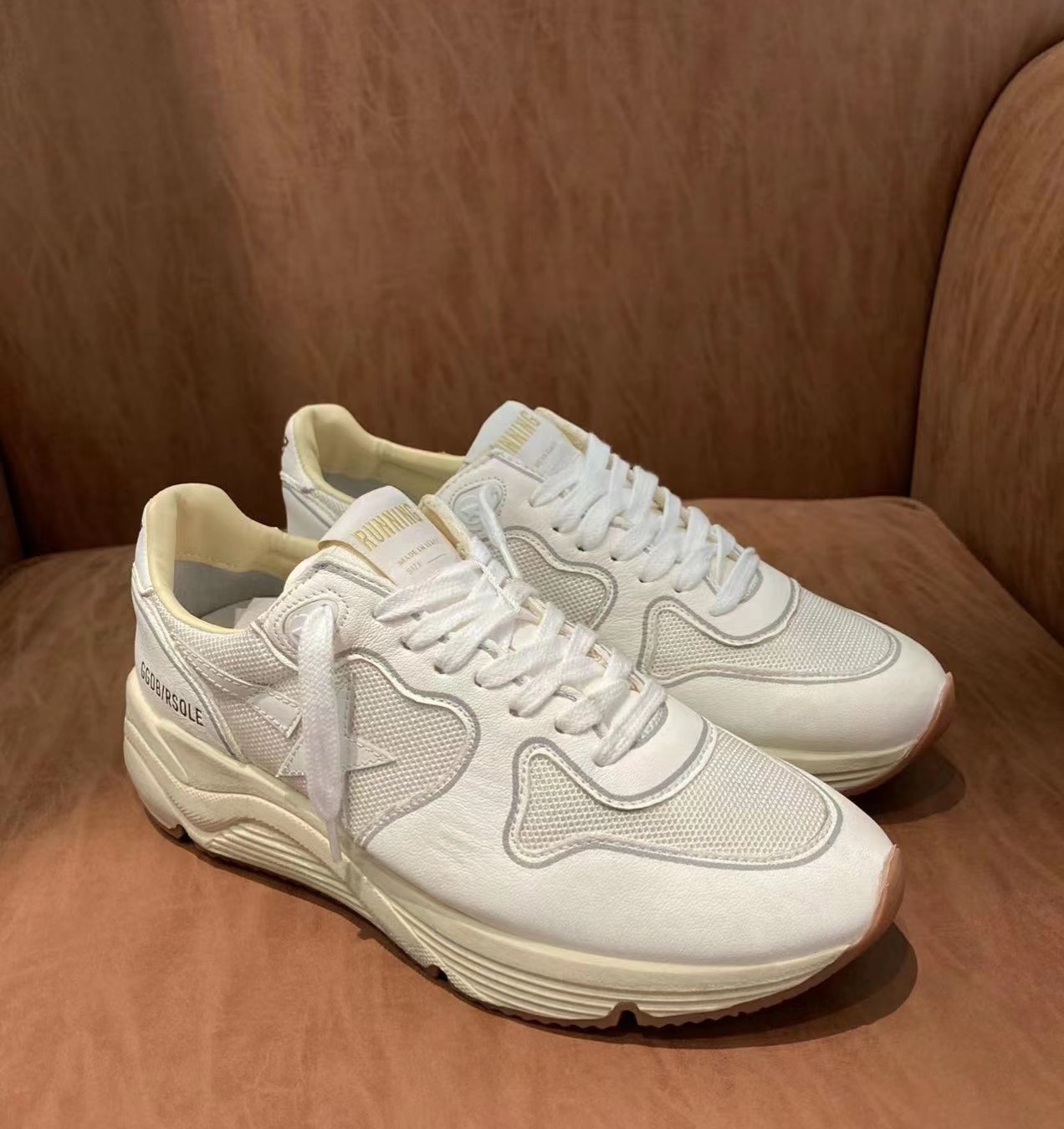 NO:171664,(Long-term goods. Order inquiry) White sneakers, couples' purchasing grade new color, low-end, GGDB dirty shoes, 2025 spring and summer new ggdb running sneakers casual moral training golden goose small dirty shoes series, breaking the traditional aesthetic, small dirty shoes have been a demonstration of celebrity private servers, and it is so versatile!  The master is purely handmade and used!  No need to worry about washing shoes anymore!  Fabric: Customized cowhide/Niujing/Gritt sequins/Horse hair Inner: Towel cowhide Insole: Original custom latex pad cowhide insole Sole: Original replica five-pointed star private mold two-color bottom Original full set of packaging (card. Certificate, tag, cloth bag, new box) Size Women 35-40 Men 40-46 (Male 10. Only adjust the upper and lower sizes, Women 35 41 Men 45 46 Customized without return), Casual shoes/sports shoes, sneakers, cowhide, gold19860909（长期做货.订单询价） 白色运动鞋情侣款代购级新色低端勿扰 GGDB脏脏鞋 2025春夏季新款ggdb running运动鞋休闲德训黄金鹅小脏鞋系列 打破传统审美,小脏鞋做到了明星私服上脚示范 就是这么百搭 ！老师傅纯手工做旧！再也不用担心洗鞋的问题啦！ 面料:定制牛皮/牛京/格利特亮片/马毛 内里:毛巾里牛皮 鞋垫:原版定制乳胶垫牛皮鞋垫 鞋底:原版复刻五角星私模双色底 原版全套包装（卡片.证书,吊牌,布袋,新盒） Size女35-40 男40-46（男10.只调上下码,女35 41 男45 46 订做不退换）,休闲鞋/运动鞋,sneakers,cowhide,gold,Women's Shoes