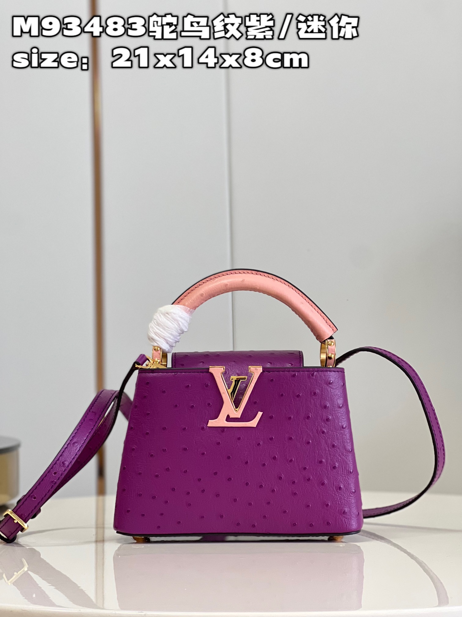 NO:399775,【Exclusive real photo M93483 ostrich pattern purple/mini upgraded version】Capucines mini handbag imported from France, shiny metal trim, unique Capucines cover can be included in the bag to display letter logos, and can be turned outward, presenting Monogram Flower pattern size: 21x14x8 cm J.,LV [original leather],louis vuitton,cowhide19860909【独家实拍 M93483鸵鸟纹紫/迷你 升级版】Capucines 迷你手袋 法国进口小牛皮,闪亮的金属饰件,特有的Capucines搭盖既可收入包内展示字母标识,又可外翻 呈现Monogram Flower图案 size:21x14x8 cm J.,LV【原厂皮】,louis vuitton,cowhide,Bag