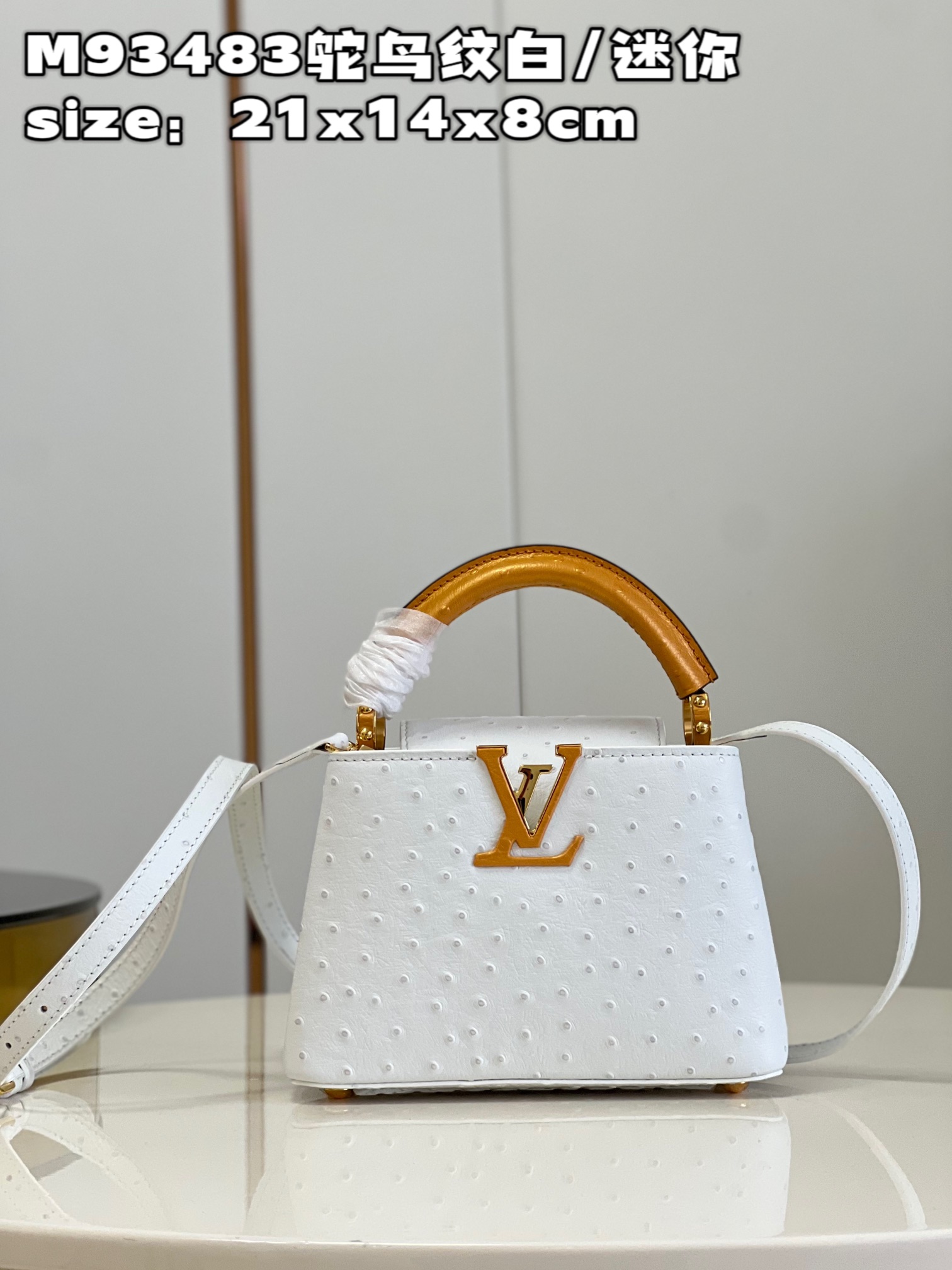 NO:399784,【Exclusive real photo M93483 ostrich pattern white/mini upgraded version】Capucines mini handbag imported from France, shiny metal trim, unique Capucines cover can be included in the bag to display letter logos, and can be turned outward, presenting Monogram Flower pattern size: 21x14x8 cm J.,LV [original leather],louis vuitton,cowhide19860909【独家实拍 M93483鸵鸟纹白/迷你 升级版】Capucines 迷你手袋 法国进口小牛皮,闪亮的金属饰件,特有的Capucines搭盖既可收入包内展示字母标识,又可外翻 呈现Monogram Flower图案 size:21x14x8 cm J.,LV【原厂皮】,louis vuitton,cowhide,Bag