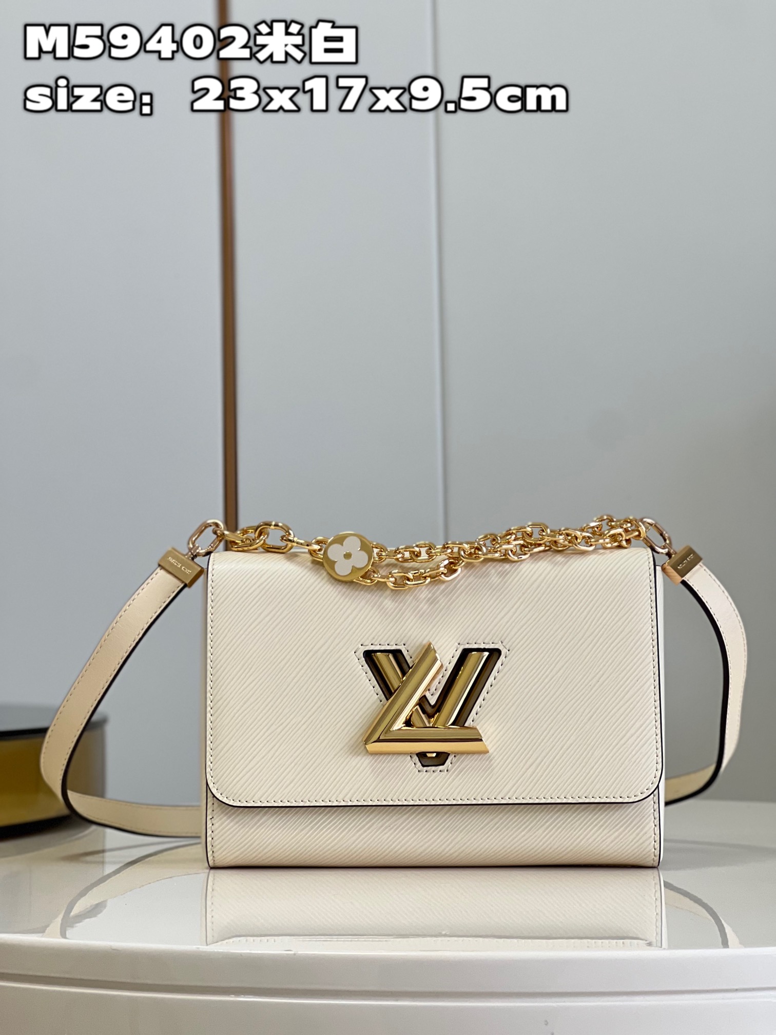 NO:399730,[Exclusive real photo M59402 m white] This Twist medium-sized handbag incorporates an enamel Monogram flower into double chains, which can be used as a delicate embellishment or a shoulder strap to create more styling possibilities. Epi grained leather body is paired with smooth leather trim and lining. size23x17x9.5cm SD., LV [original leather], louis vuitton19860909【独家实拍 M59402米白】本款 Twist 中号手袋将一朵珐琅 Monogram 花卉融入双链条,既可作为精巧点缀,亦可衔接肩带,成就更多造型可能.Epi 粒面皮革包身搭配柔滑皮革饰边和内衬.size23x17x9.5cm SD.,LV【原厂皮】,louis vuitton,Bag