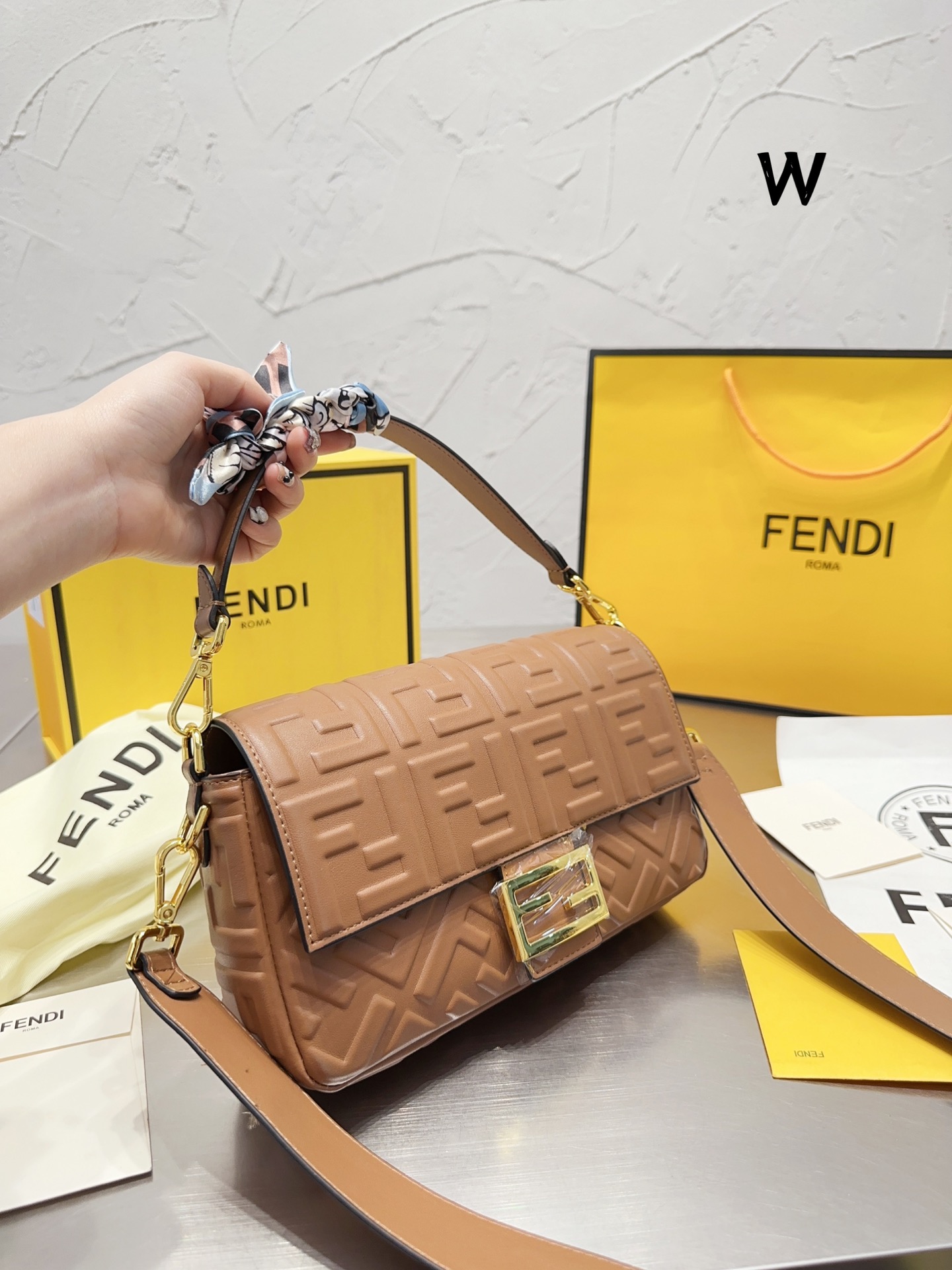 Fendi Crossbody & Shoulder Bags Pink Baguette