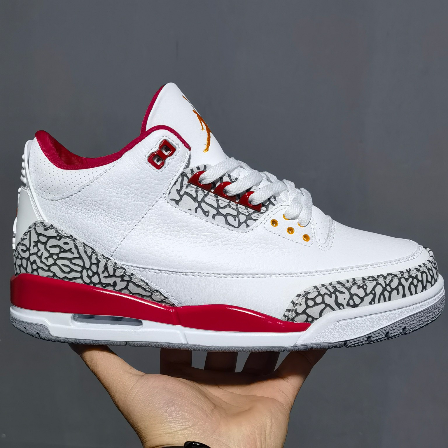 AJ3朱雀红尺码36-47.5总裁性