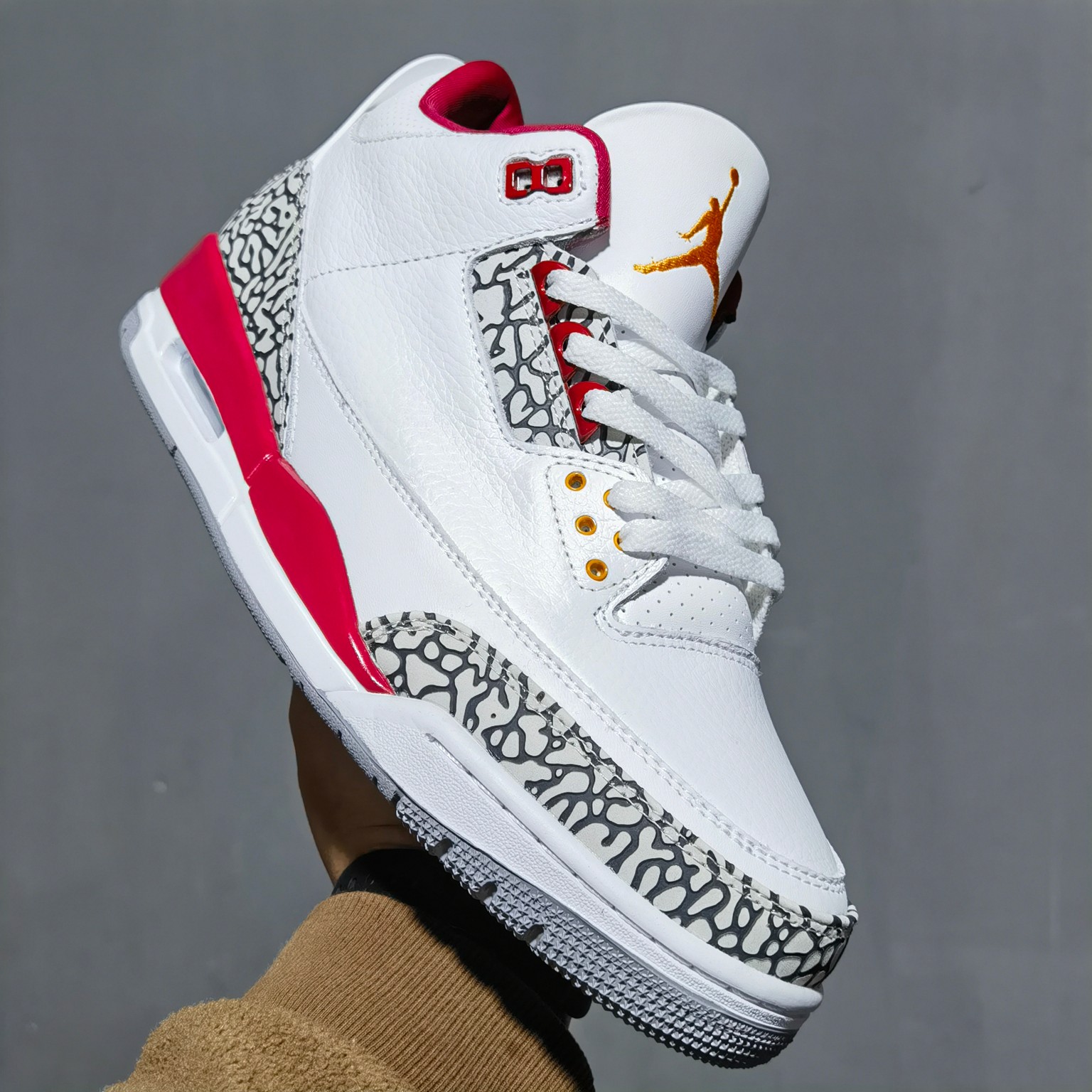 AJ3朱雀红尺码36-47.5总裁性