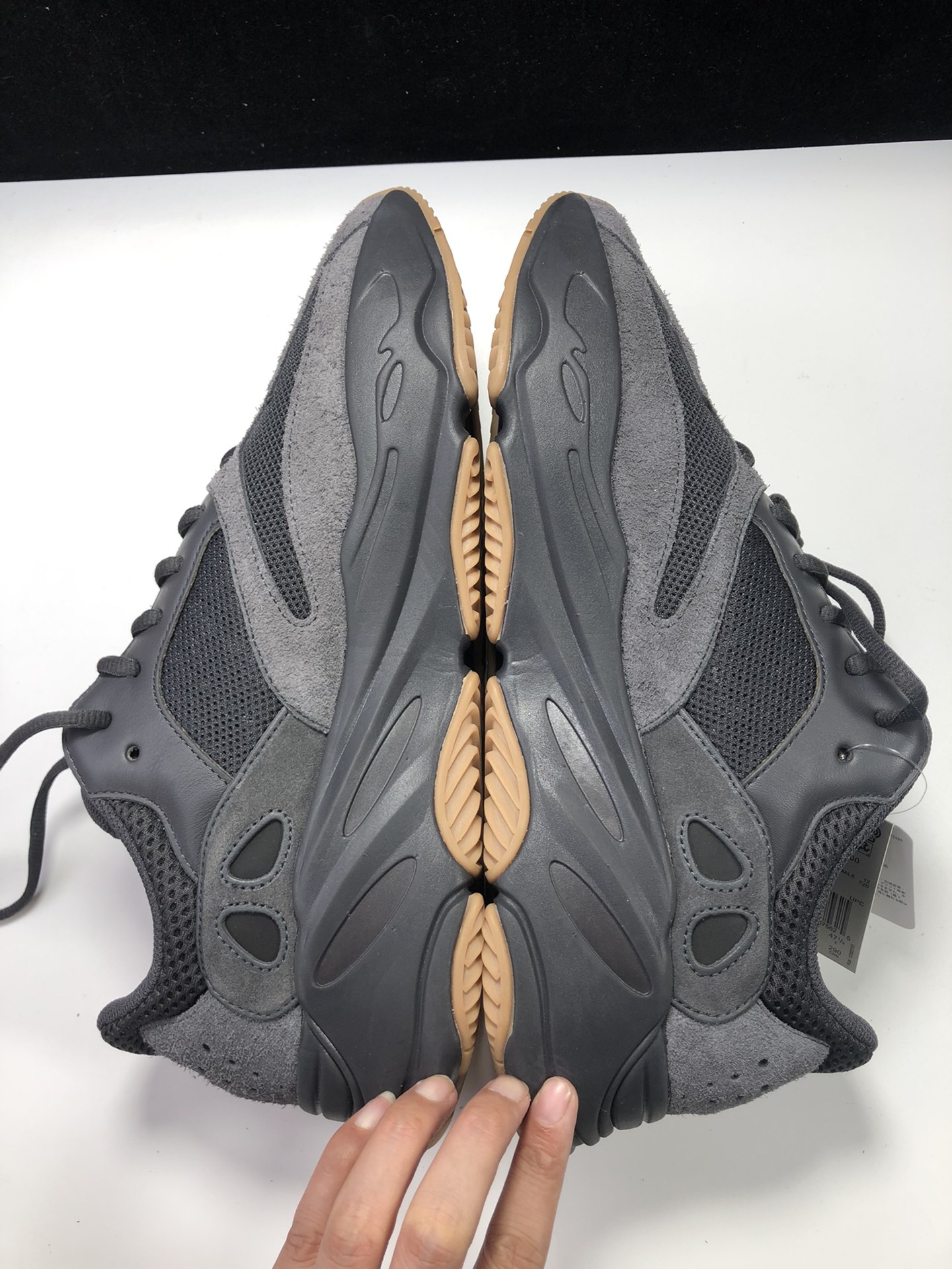 YEEZY700黑鞋码36-48偏小