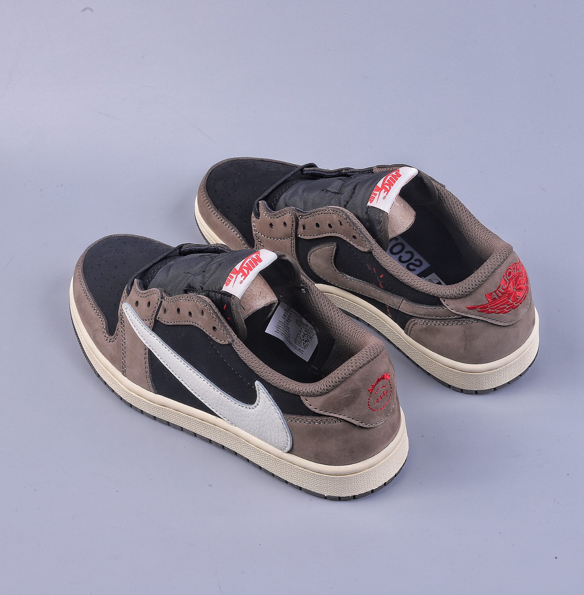 240 L版Travis Scott x Jordan 1 low AJ 1 OG 倒钩  CQ4277-001