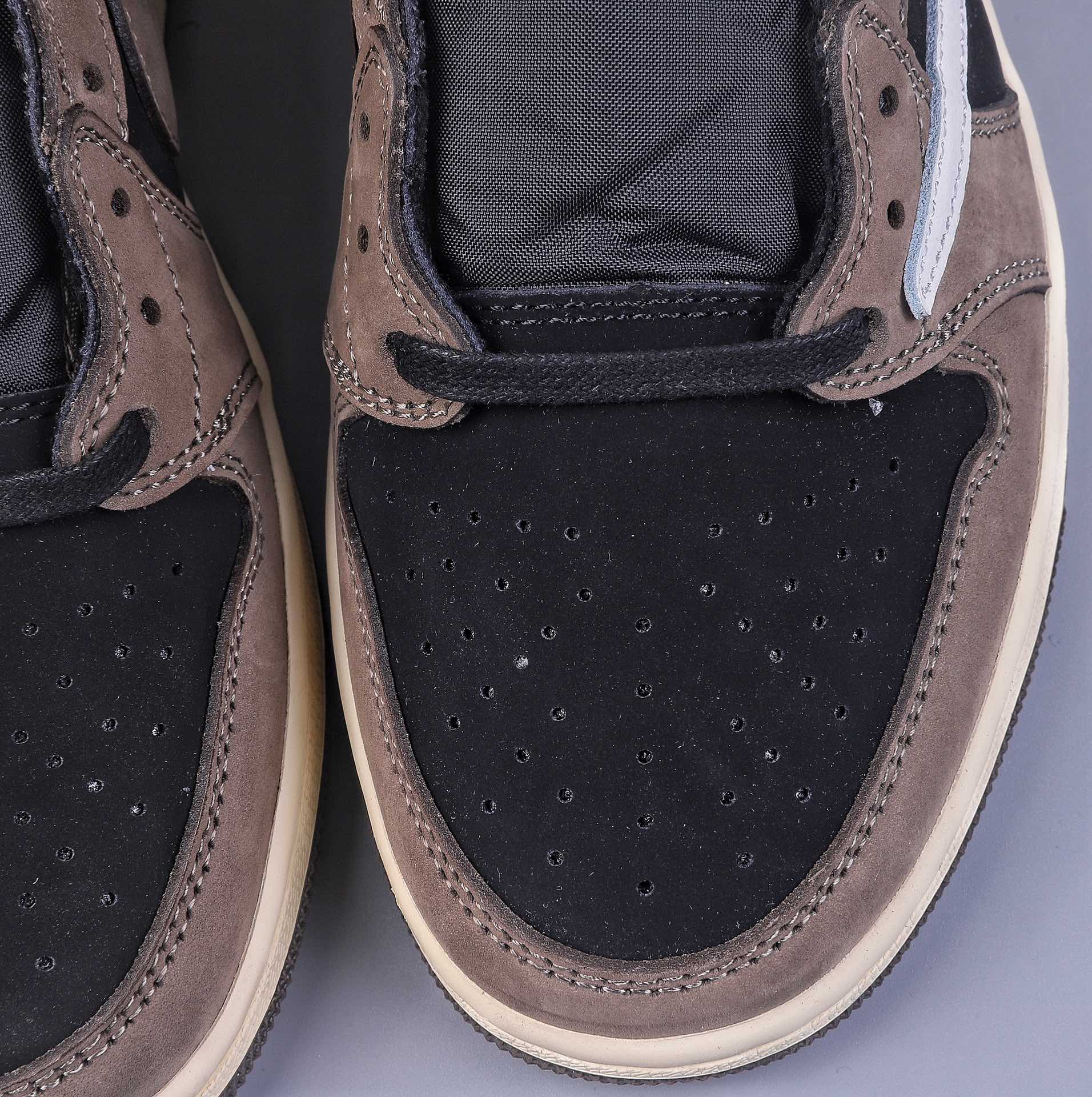 240 L版Travis Scott x Jordan 1 low AJ 1 OG 倒钩  CQ4277-001