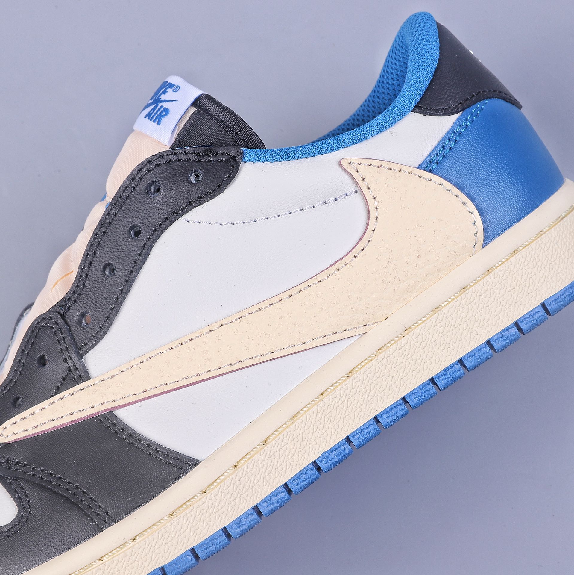 240 L版Fragment x Travis Scott x Air Jordan 1 LowTS 藤原浩三方联名倒钩 DM7866-140