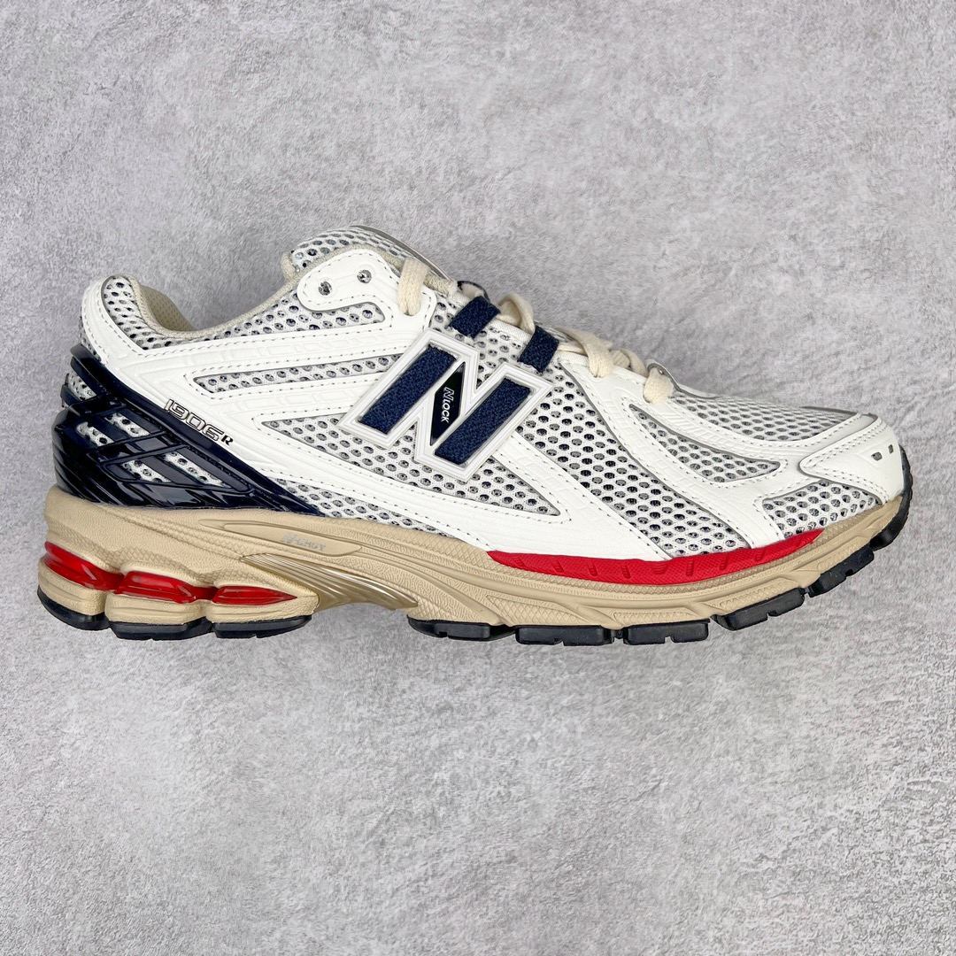 💰240 ＃M纯原 新百伦NB New Balance M1906RR 白蓝红 全套原楦原纸板原厂数据开发 进口三明治网面 原装进口皮料正确绒感卡色 正确中底拉帮中底网布细节 原厂标裁 带紫光防伪 定制后跟透明水晶模块 冲裁组合 大底贴合程度胶水上色把控完美 整洁度挑战全网艺术家 多道序QC把关品质完善 匠心打造 耗时两个月开发完成 工艺极其复杂难度可想而知 新开独立私模大底 全网唯一正确六层组合大底 高端零售专供产物 Size：36 37 37.5 38 38.5 39 40 40.5 41 42 42.5 43 44 45.5 46.5 47 编码：by3936010-运动鞋