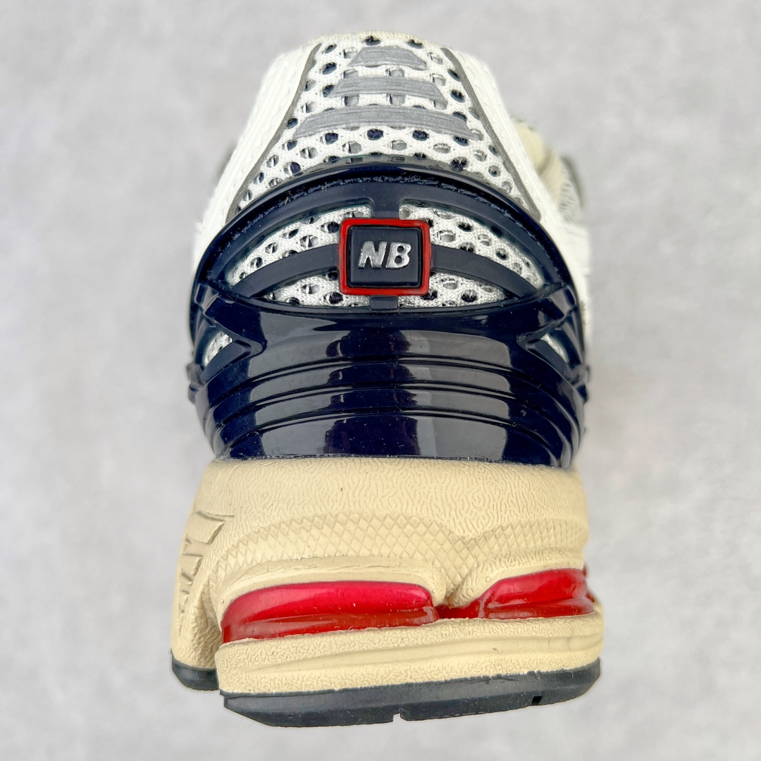 图片[8]-💰240 ＃M纯原 新百伦NB New Balance M1906RR 白蓝红 全套原楦原纸板原厂数据开发 进口三明治网面 原装进口皮料正确绒感卡色 正确中底拉帮中底网布细节 原厂标裁 带紫光防伪 定制后跟透明水晶模块 冲裁组合 大底贴合程度胶水上色把控完美 整洁度挑战全网艺术家 多道序QC把关品质完善 匠心打造 耗时两个月开发完成 工艺极其复杂难度可想而知 新开独立私模大底 全网唯一正确六层组合大底 高端零售专供产物 Size：36 37 37.5 38 38.5 39 40 40.5 41 42 42.5 43 44 45.5 46.5 47 编码：by3936010-运动鞋