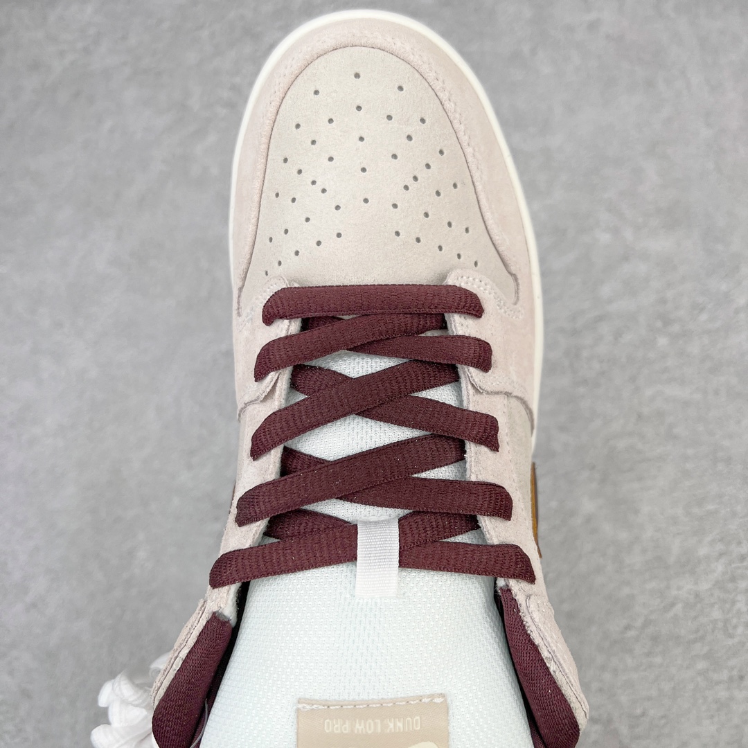 图片[4]-＃AY/GZ纯原福利 NK SB Dunk Low Pro 深棕 BQ6817-004 独家原厂航空铝磨具打磨大底 鞋头坡度极致还原 原盒原配 圈内天花板工艺 原厂冲刀 超高清洁度 全鞋零毛边皮料切割 全套原楦原模倾力打造完美版型 采用原厂百宏鞋带以及原厂百宏织唛舌标 内标可供原厂几率过验 原厂中底布黄色点胶 原厂中底布拉帮走线遵循公司 尺码对应库存‼️-选品中心