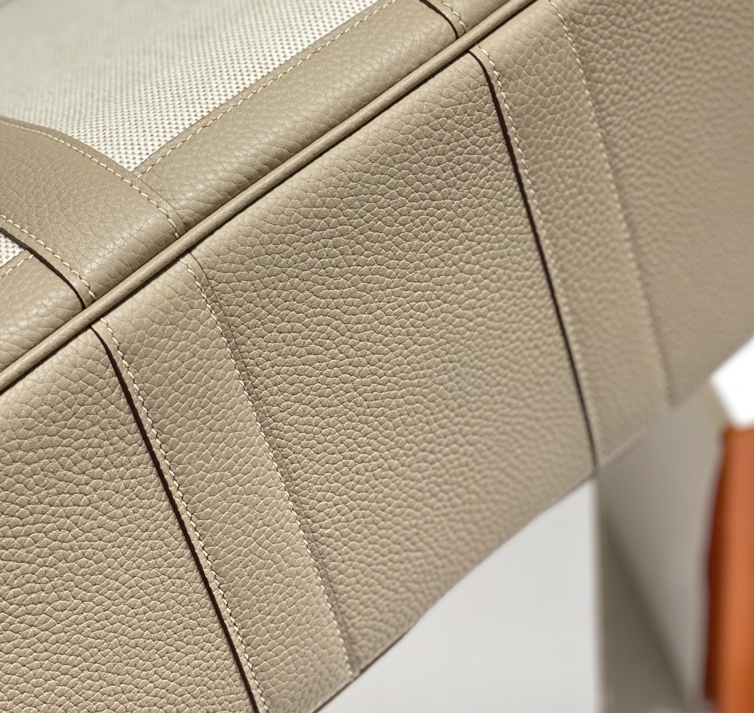 Jacquemus Classic Handcrafted Luxury Leather Shoulder Bag Ref.38D36DF0 7