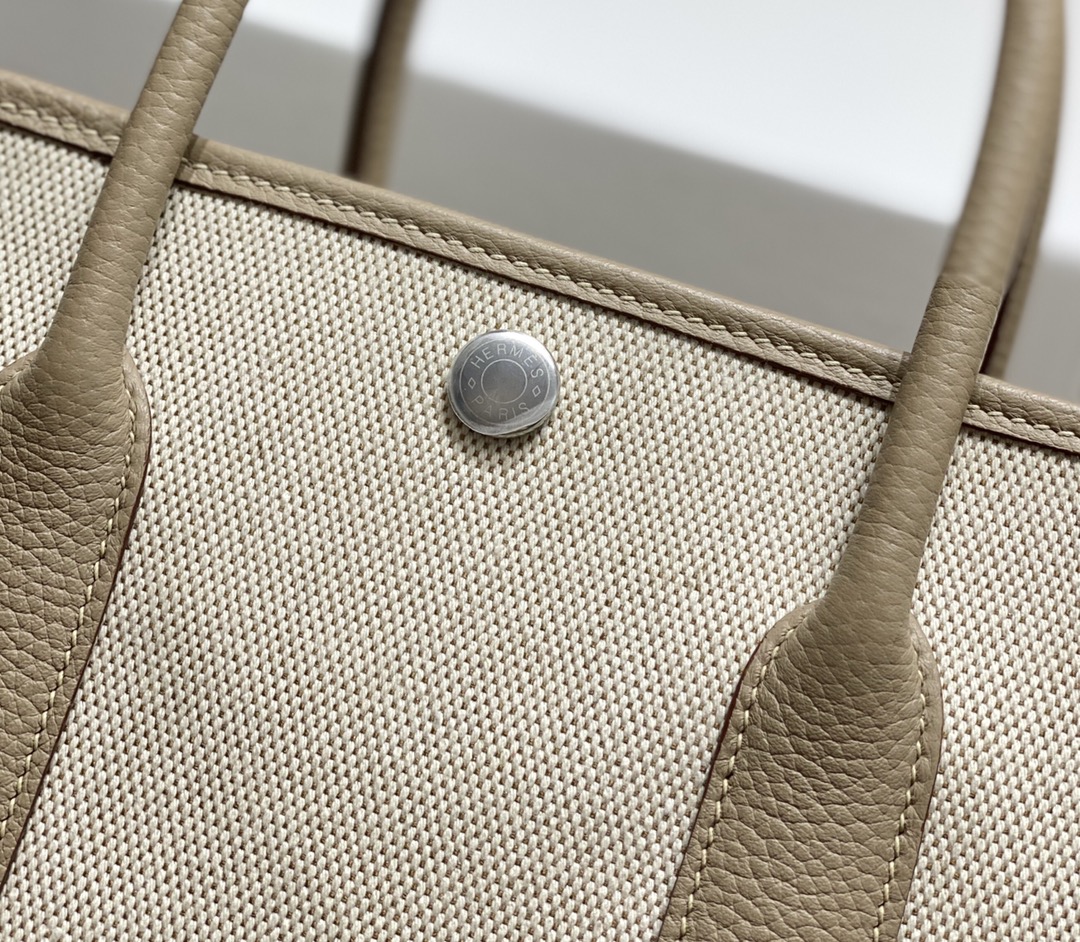Jacquemus Classic Handcrafted Luxury Leather Shoulder Bag Ref.38D36DF0 5