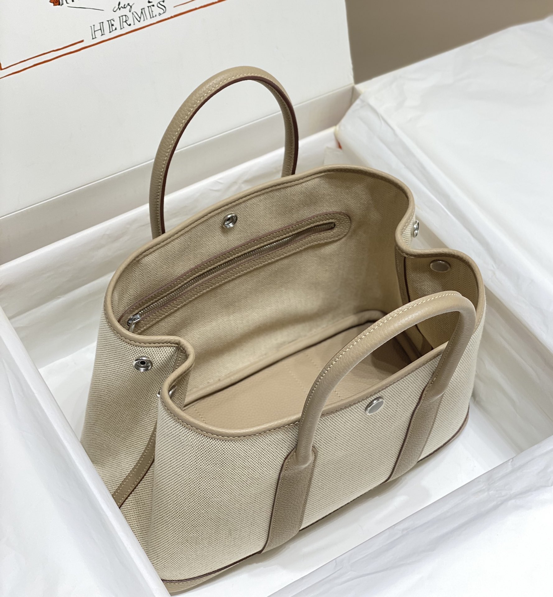 Jacquemus Classic Handcrafted Luxury Leather Shoulder Bag Ref.38D36DF0 9