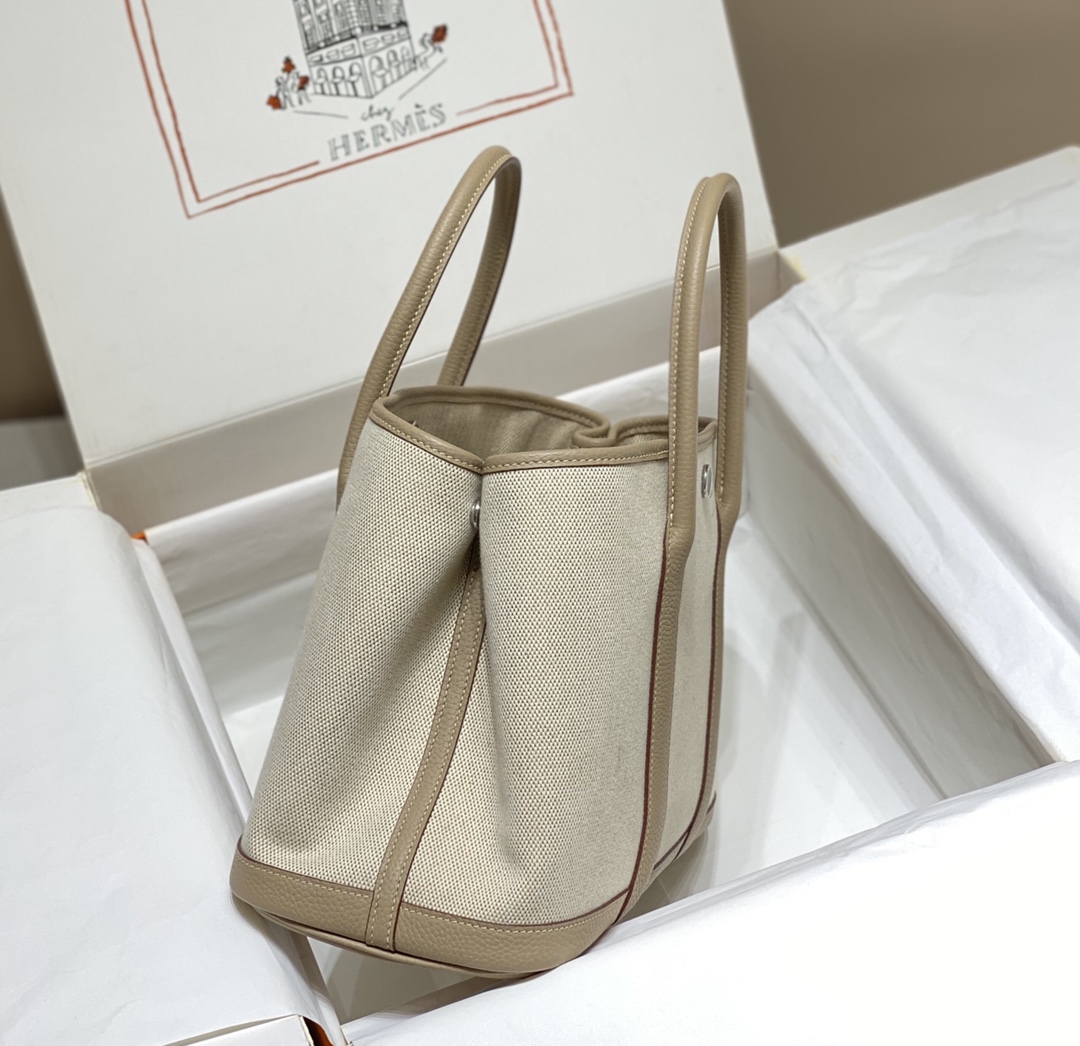 Jacquemus Classic Handcrafted Luxury Leather Shoulder Bag Ref.38D36DF0 3
