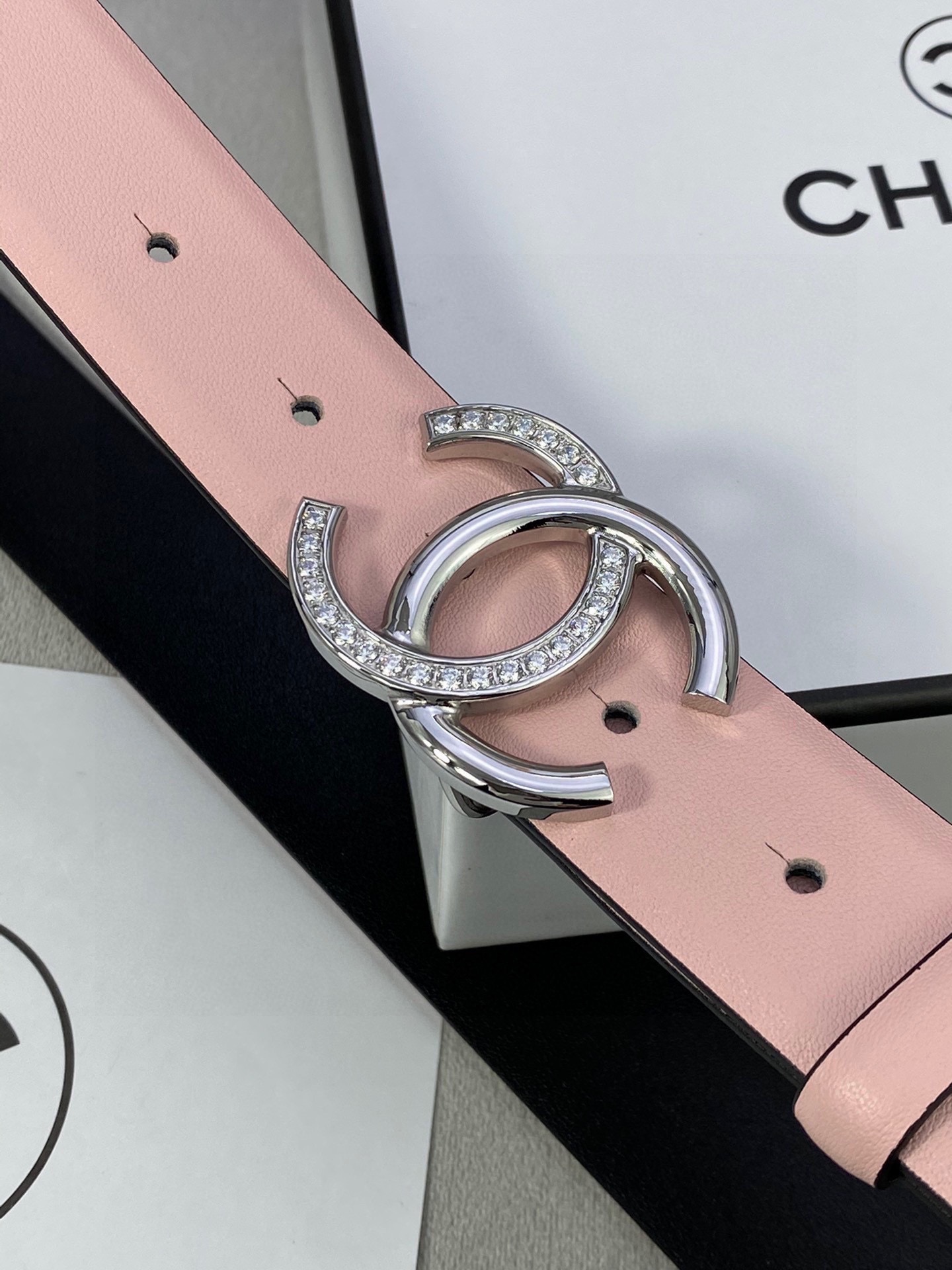 Chanel クラシック平纹/二面牛皮 金銀色鋼扣