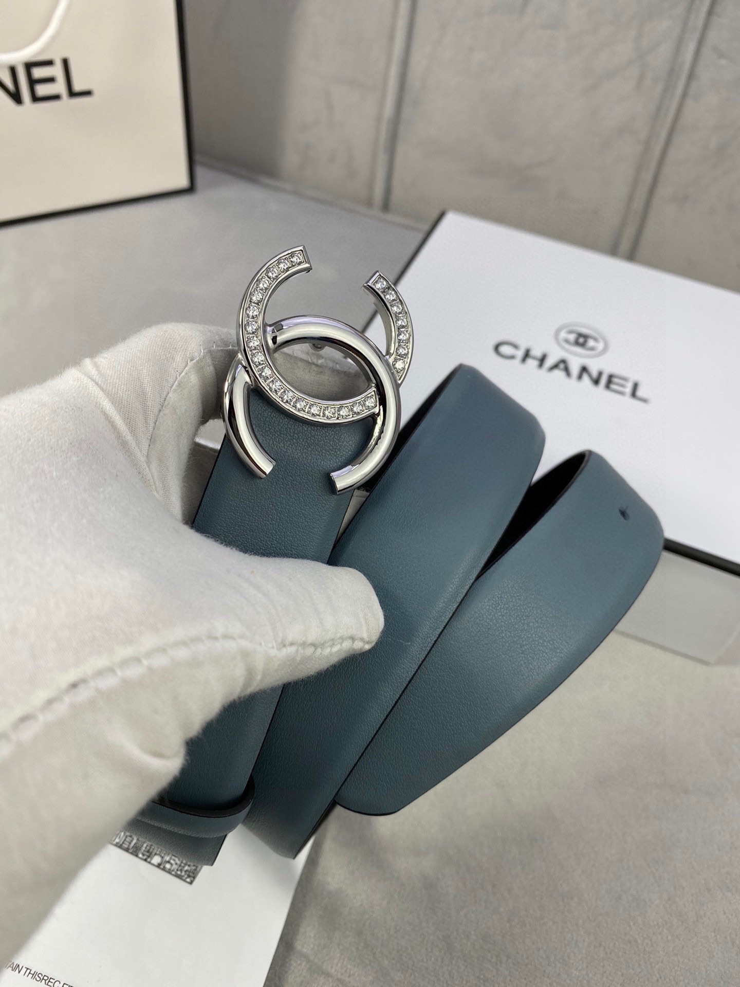 Chanel クラシック 平纹/両面牛皮 3.0cm 幅 銀色釘付きバックル