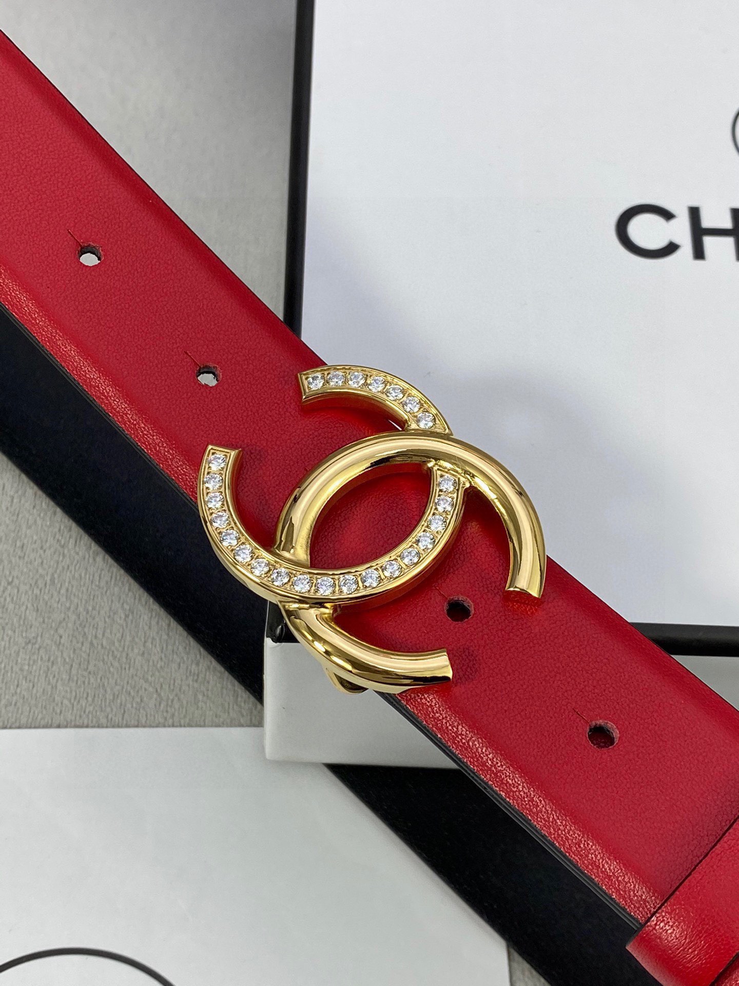 Chanel クラシック平纹/両面牛皮金銀色鋼扣