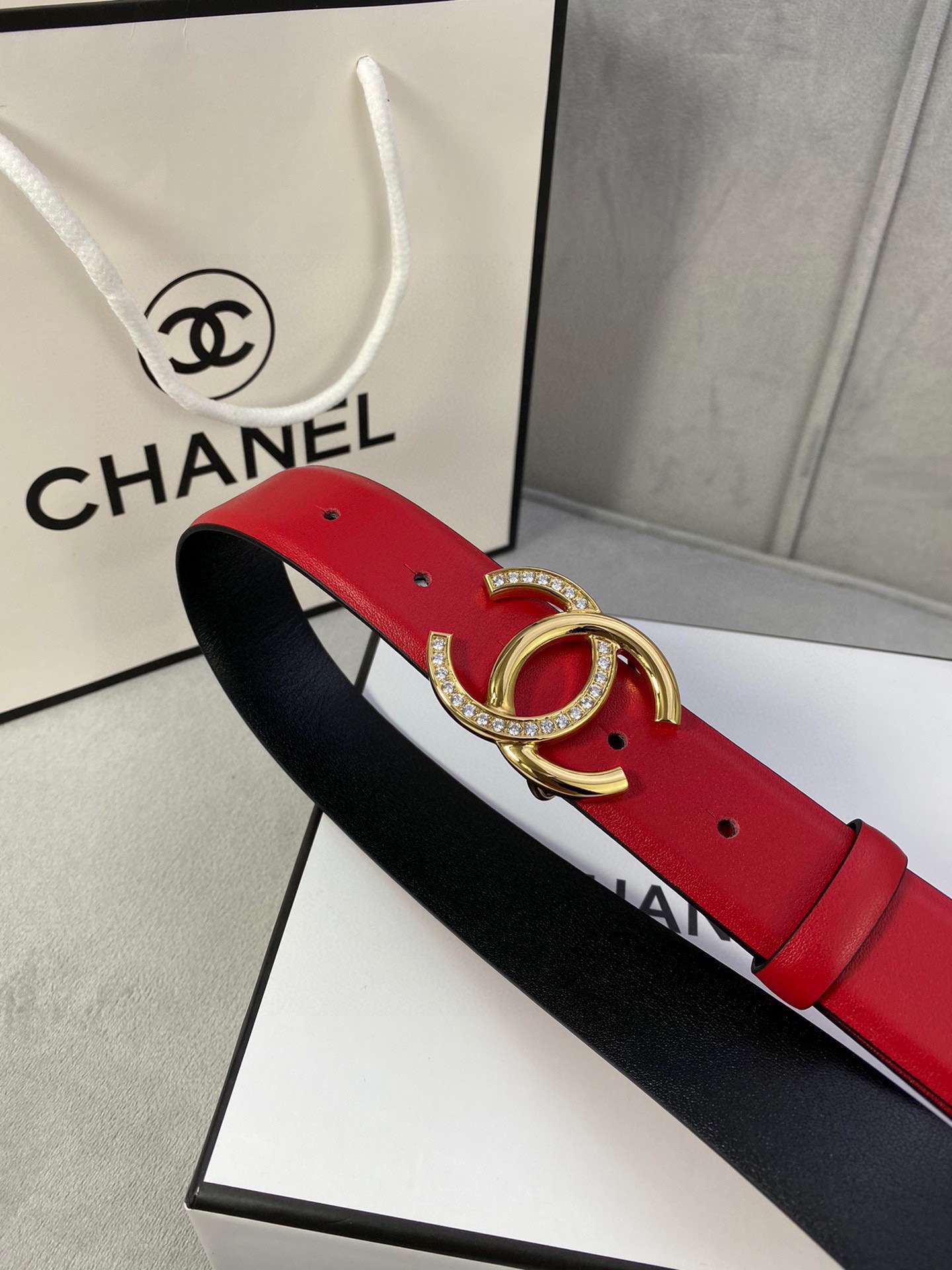 Chanel クラシック平纹/両面牛皮金銀色鋼扣