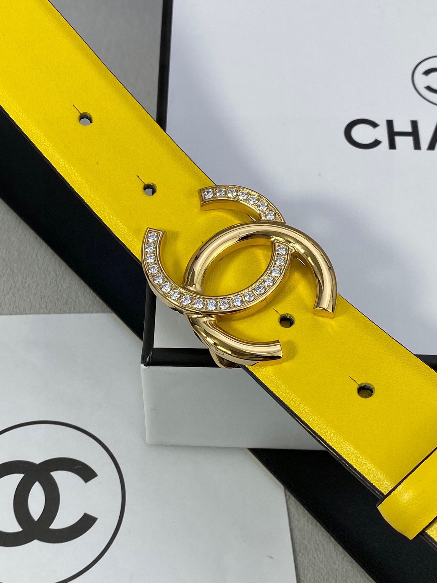 Chanel クラシック平纹牛皮ベルト 幅3.0cm 銀色ビジュー付き