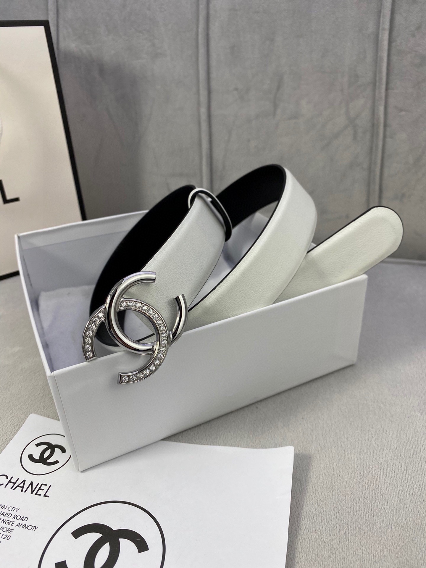 Chanel クラシック平纹牛皮ベルト - 幅3.0cm・金銀色ダイヤモンド装飾