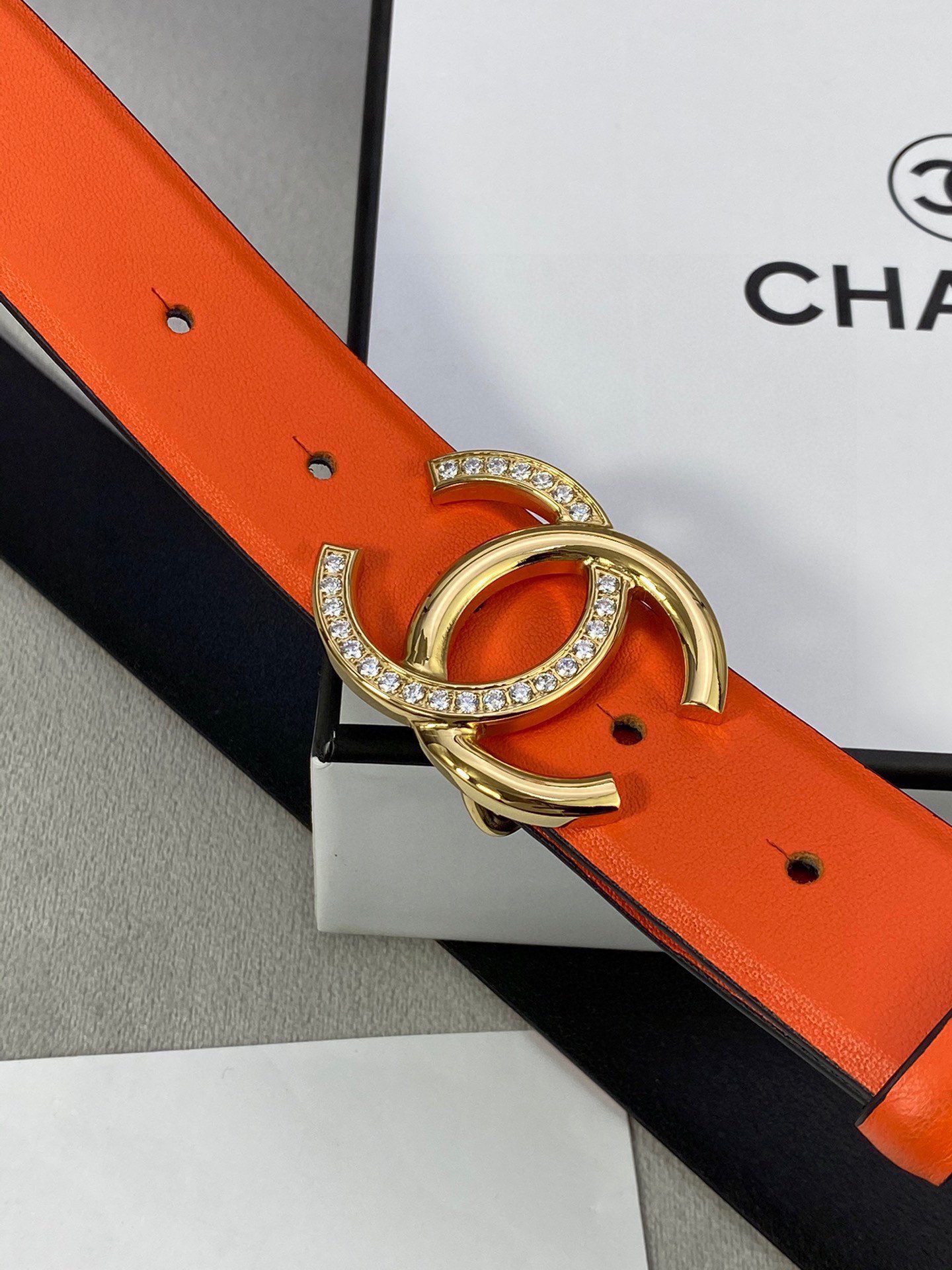Chanel クラシック平纹/両面牛皮ベルト 金銀色ダイヤモンド付きバックル