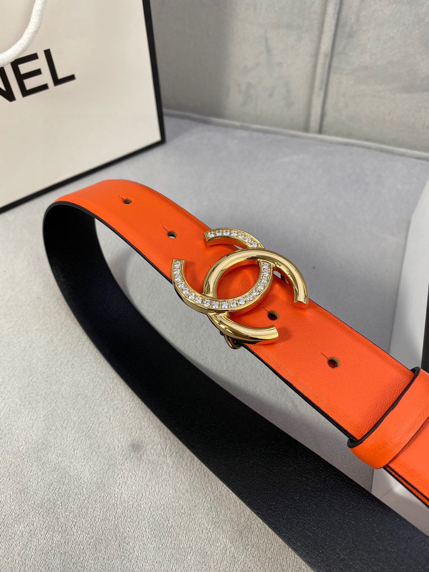 Chanel クラシック平纹/両面牛皮ベルト 金銀色ダイヤモンド付きバックル