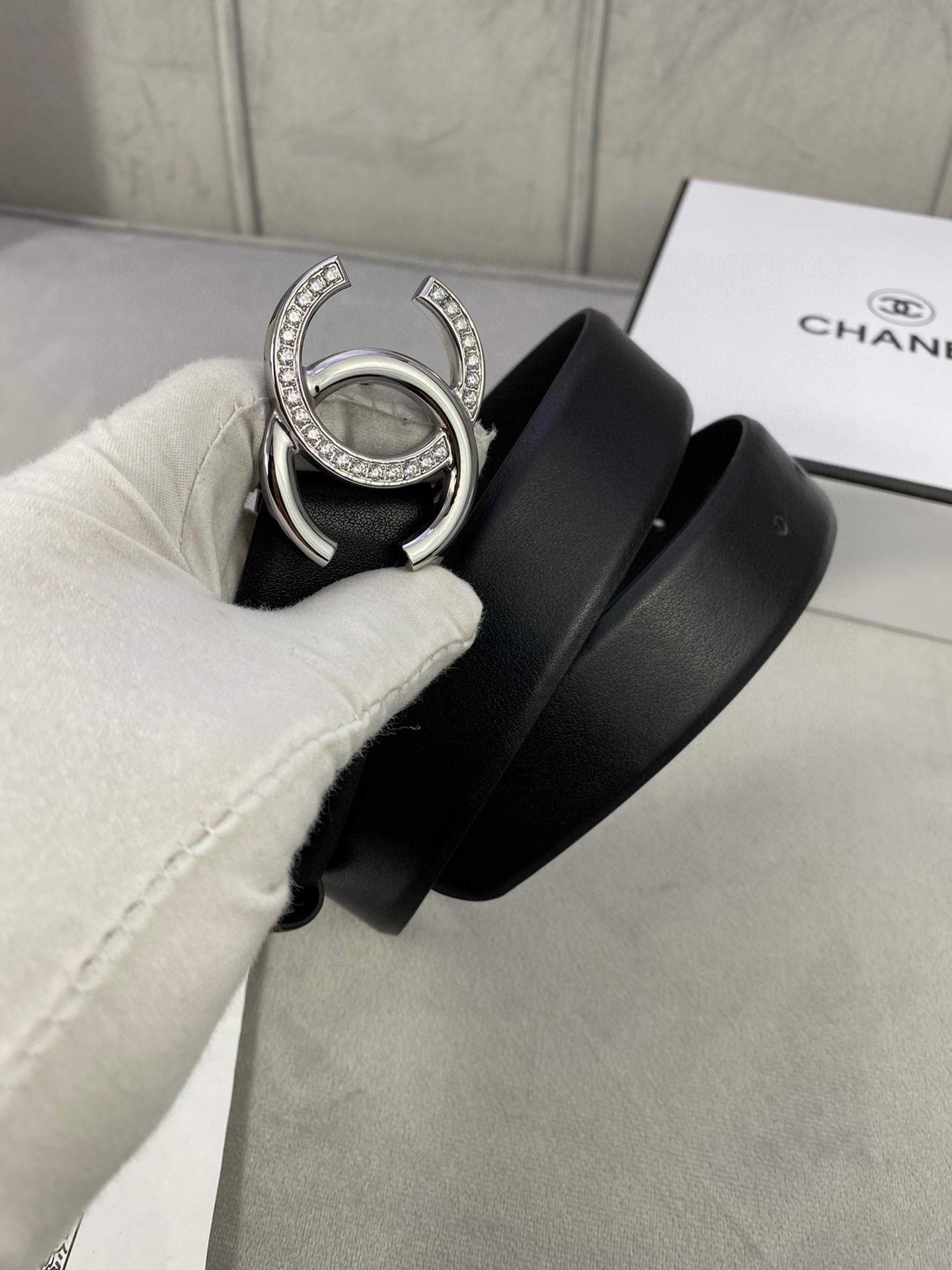 Chanel 经典款平纹牛皮ベルト 幅3.0cm 銀色镶钻钢扣