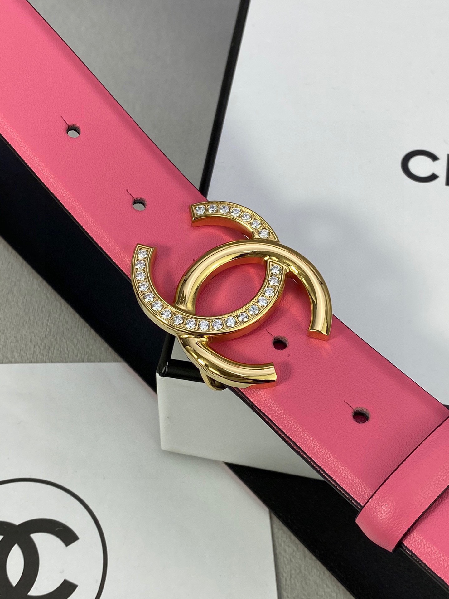 Chanel クラシック平纹牛皮ベルト 3.0cm幅 銀色金具