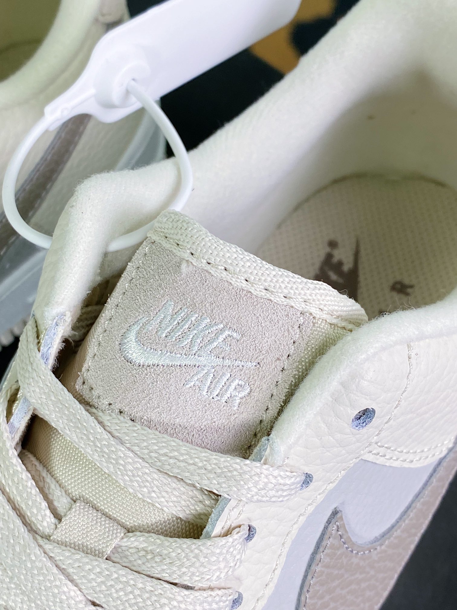 200  Air Force 1’07 QS”Milk White/Brown”空军一号FB8483-100