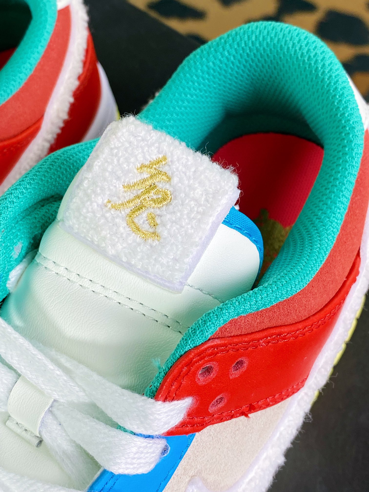 300  SB Dunk Low”Year of the Rabbit”扣篮系列低帮FD4203-111