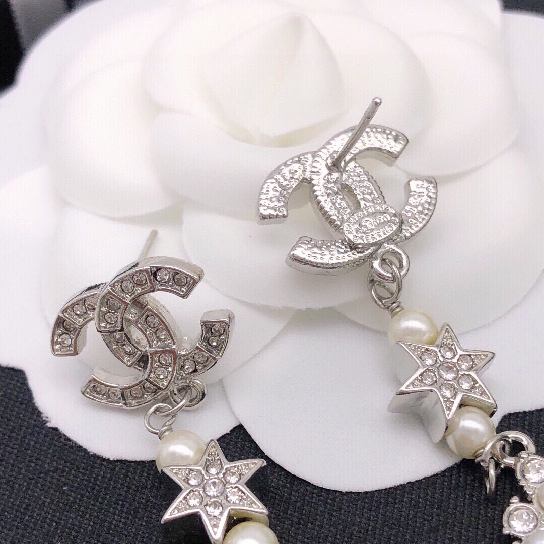 编号XED0588
女神款✨双色星星流苏耳钉 925银针
