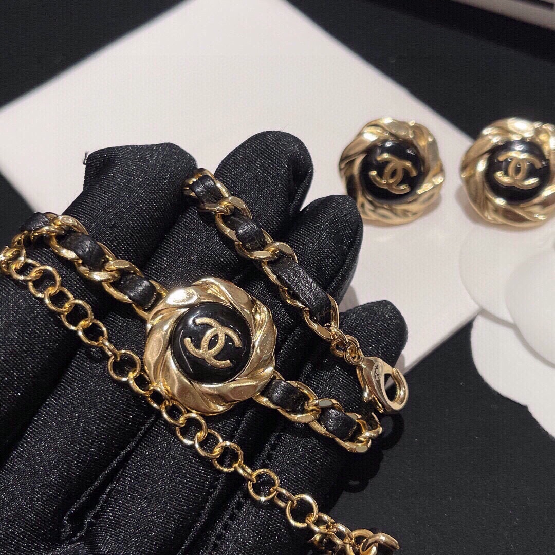 编号XED0595小号
编号XXL0085项链
CH 22A 手工坊金属印章耳钉
上身奇好看的印章效果，