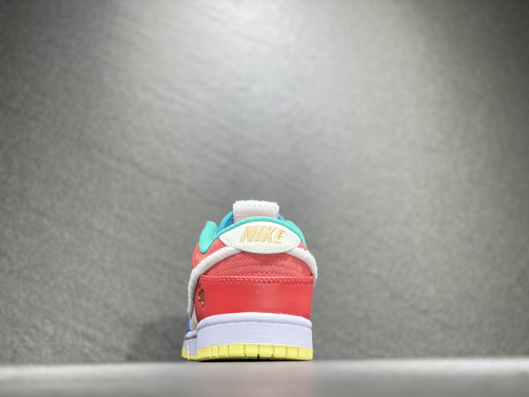 300 Nike SB dunk Low 低帮休闲运动滑板板鞋 FD4203-111