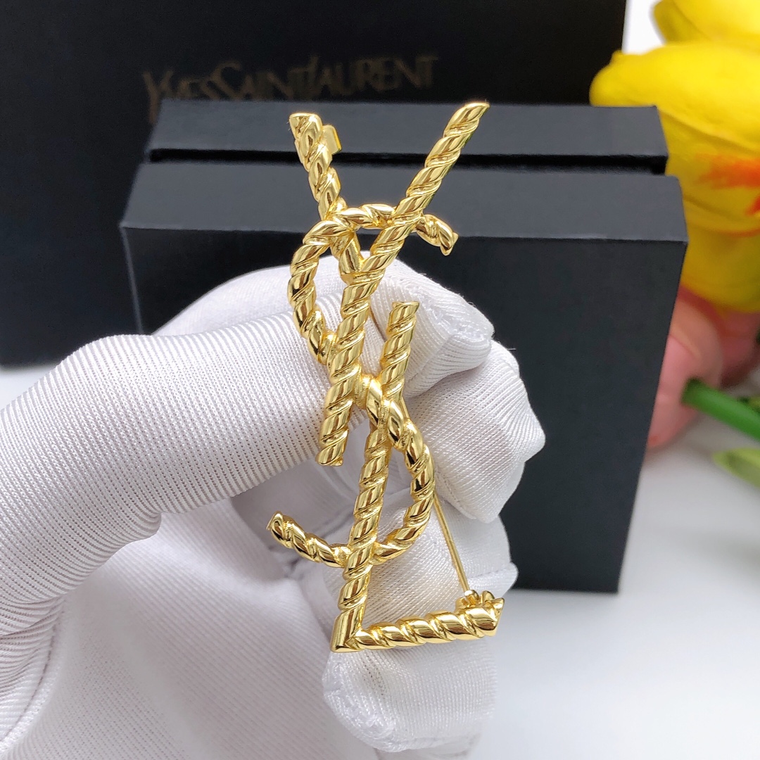 Analysis of St. Roland’s Brooch in Classic Novel YXZ0021 - 图片 5