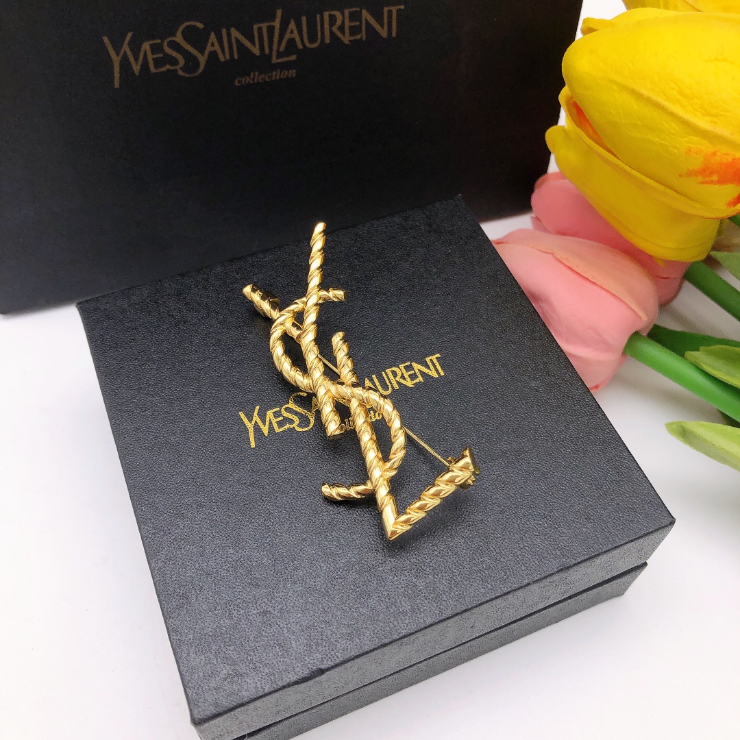 Analysis of St. Roland’s Brooch in Classic Novel YXZ0021 - 图片 4