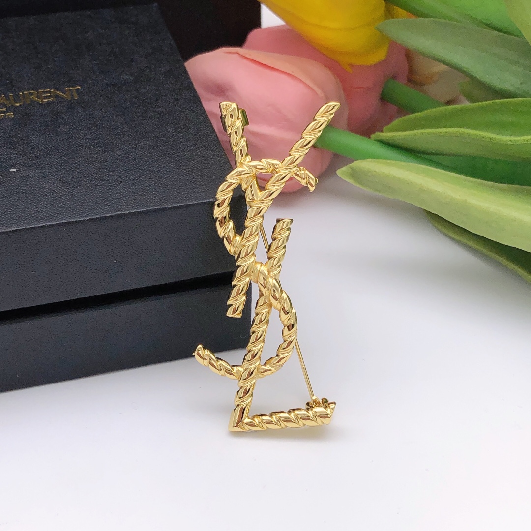 Analysis of St. Roland’s Brooch in Classic Novel YXZ0021 - 图片 2