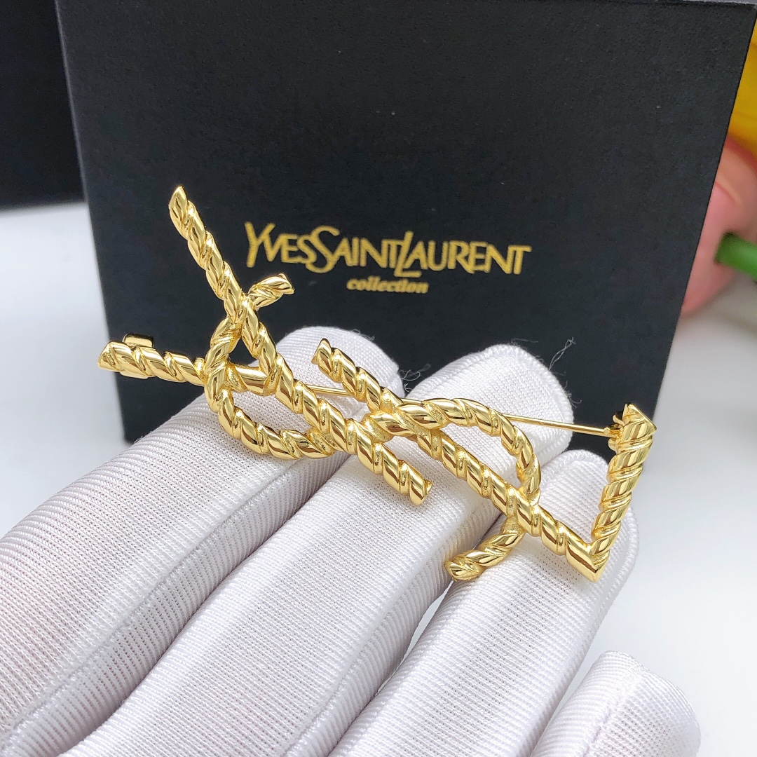 Analysis of St. Roland’s Brooch in Classic Novel YXZ0021 - 图片 6