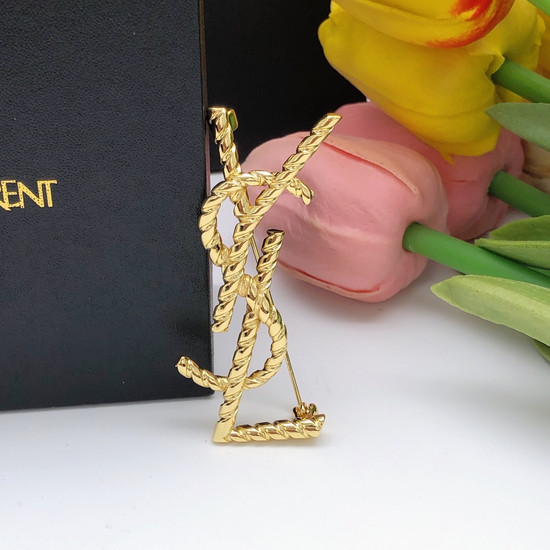 Analysis of St. Roland’s Brooch in Classic Novel YXZ0021 - 图片 7