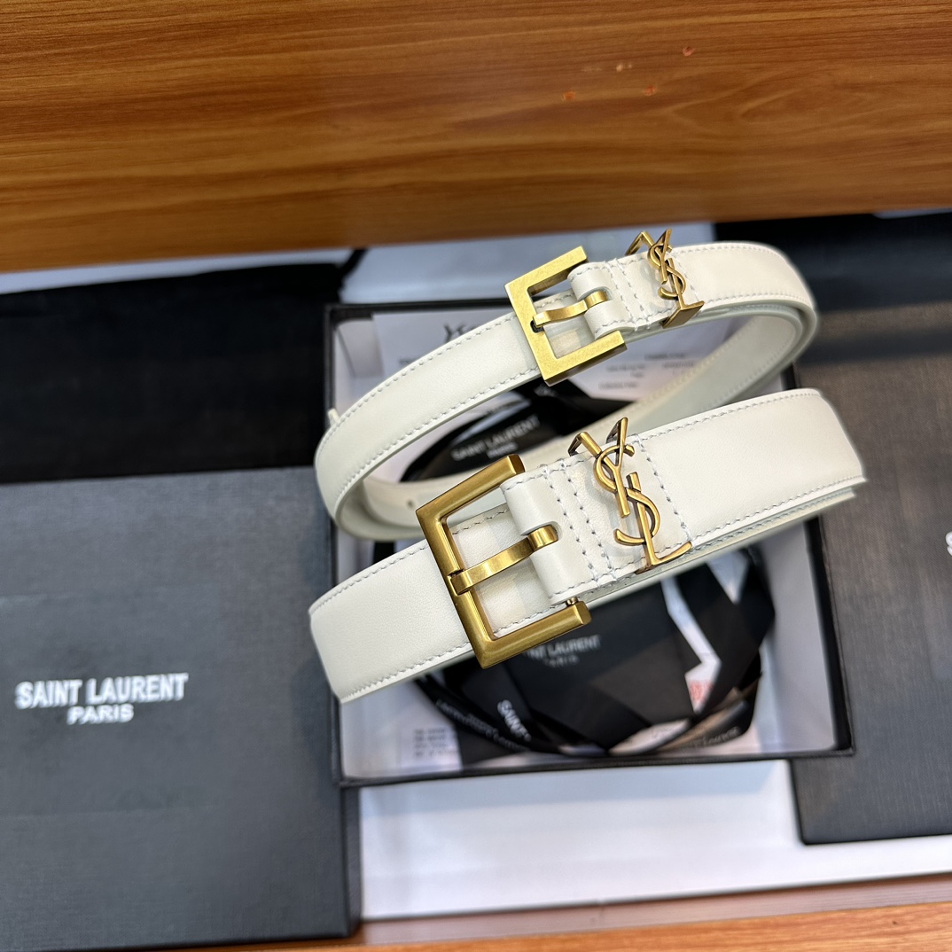 YvesSaintLaurent伊夫