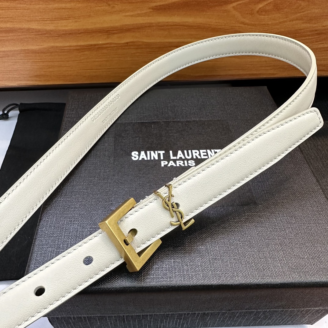 YvesSaintLaurent伊夫