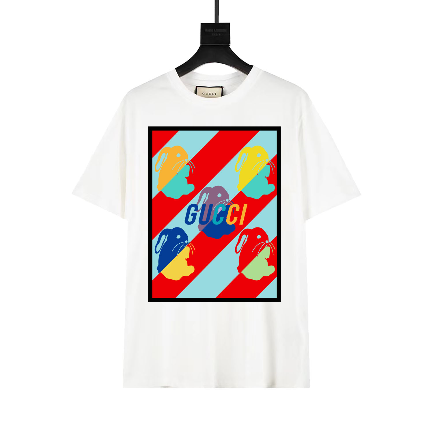 𝐆𝐮𝐜𝐜i 20ss早春系列新款ing Gucci Cosmogonie 中国兔年限定该系列汇集了很多可爱的🐰🐰，并将新年的元素相连，多彩缤纷的颜色🌈拼凑着新的一年新气象，兔年精彩缤纷。 款号:2495 颜色:黑 白 米杏 …