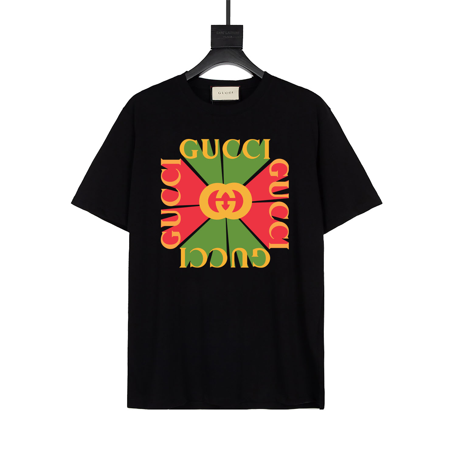 GUCCI 古驰 早春系列 字母拼色 Logo标识精致升级，灵感源自八十年代复古 官方同款 定制260克纯棉面料 手感非常舒服 春夏最新砖柜同步 时尚又个性 超级百搭好看的一款 男女都非常合适 人手必备款 款号:2497 颜色: 白 黑 …