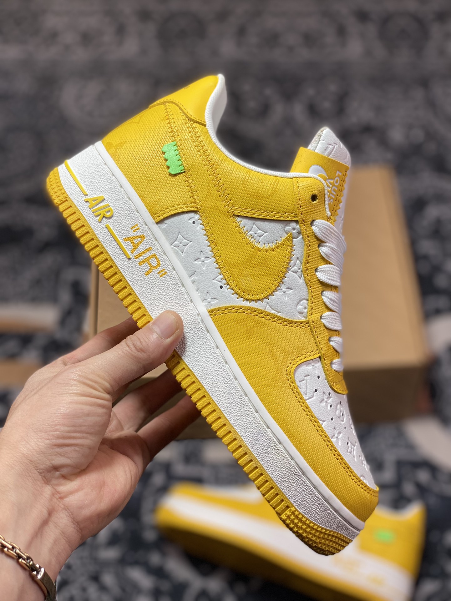 330 Louis Vuitton x Nike Air Force 1'07 LV8 Low”Lemon Yellow/White/LV Monogram”空军一号
