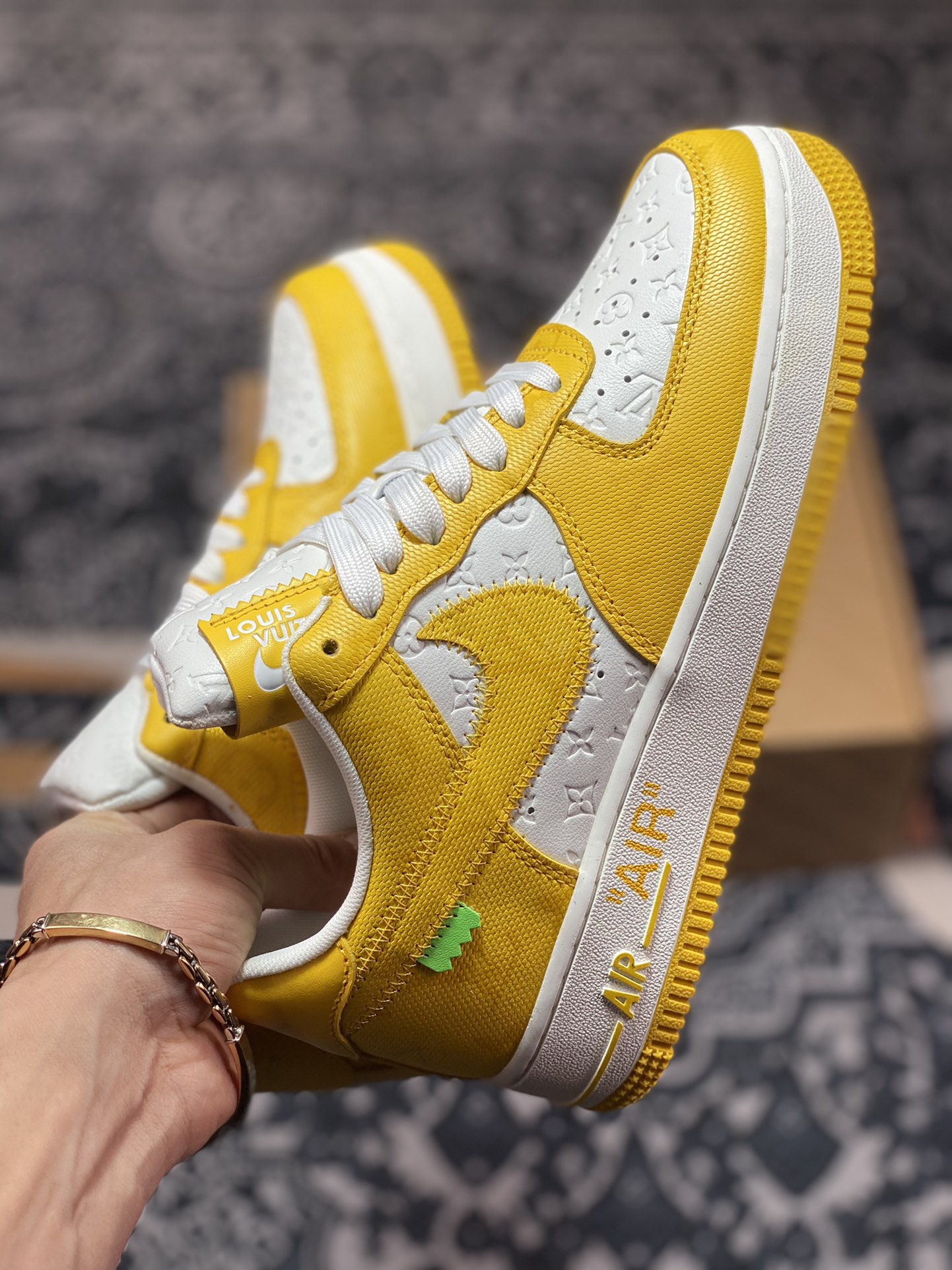 330 Louis Vuitton x Nike Air Force 1'07 LV8 Low”Lemon Yellow/White/LV Monogram”空军一号